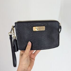 Black hand VS wallet